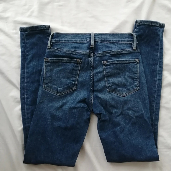 Frame Le Skinny De Jeanne Distressed Jeans in Matteson Wash 25 - Picture 6 of 15